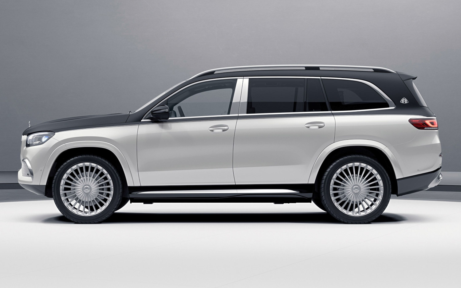 Comparison MercedesMaybach GLS 600 4MATIC 2021 vs Audi etron